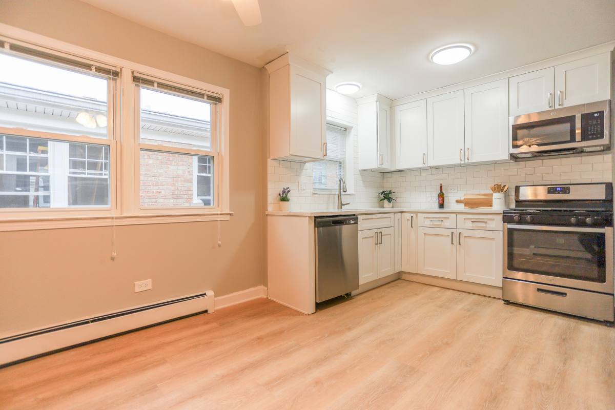 Apartment for rent at 8614 W Berwyn #2S, Chicago, IL 60656