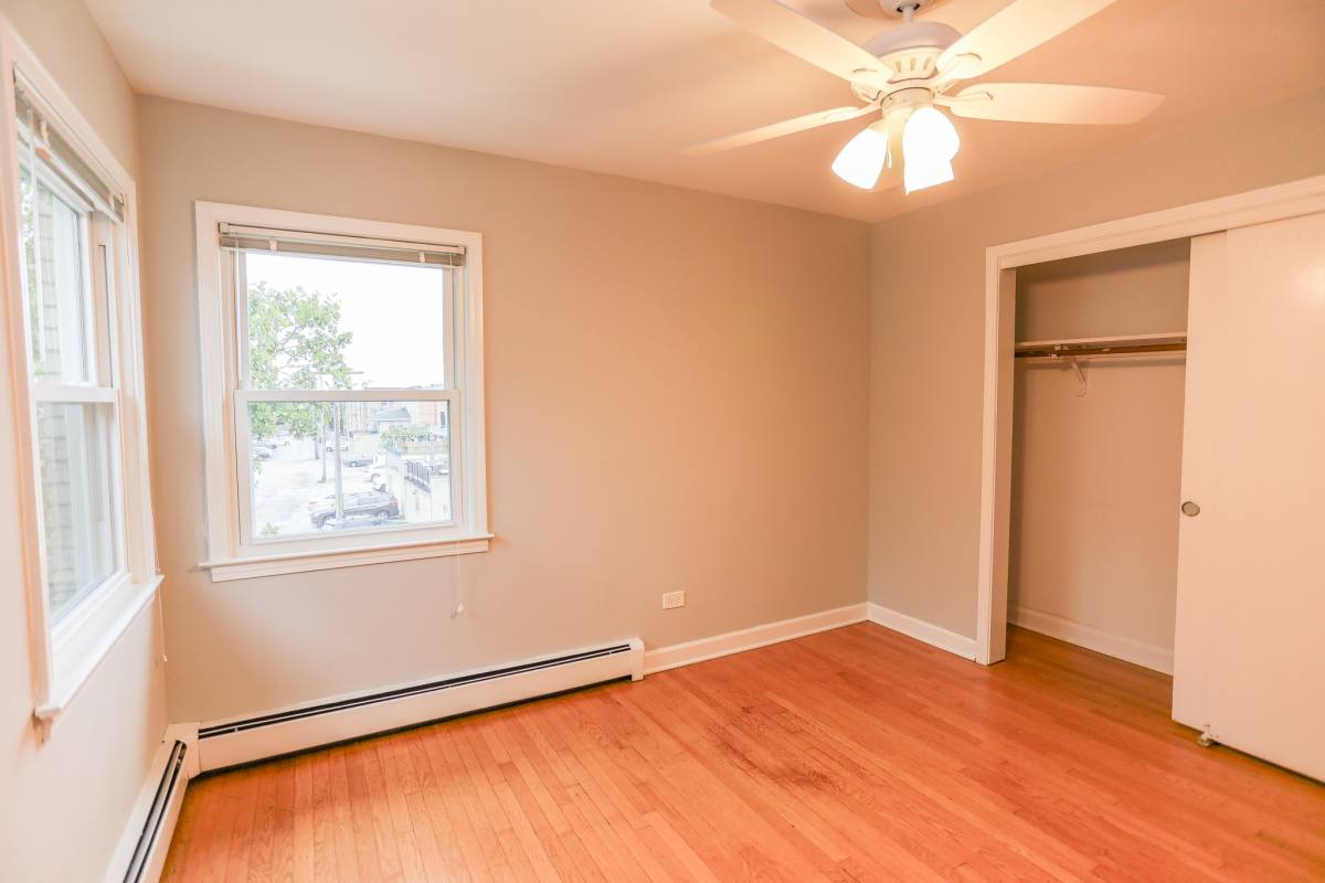 Apartment for rent at 8614 W Berwyn #2S, Chicago, IL 60656