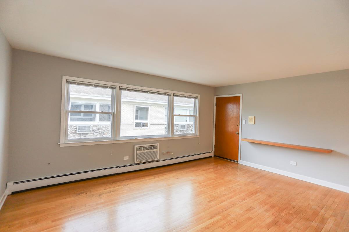 Apartment for rent at 8614 W Berwyn #2S, Chicago, IL 60656