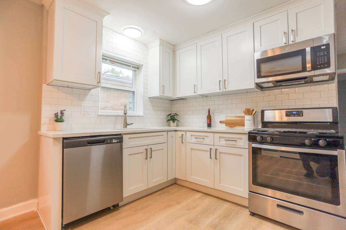 Apartment for rent at 8614 W Berwyn #2S, Chicago, IL 60656
