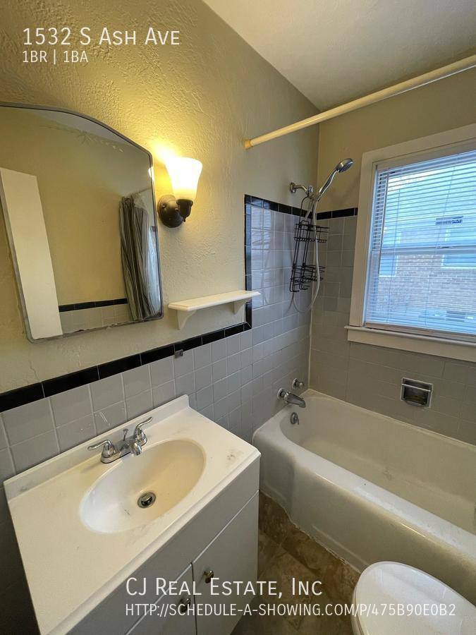 House for rent at 1532 S Ash Ave, Independence, MO 64052