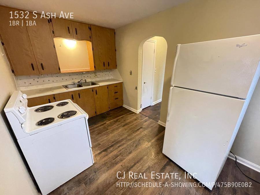 House for rent at 1532 S Ash Ave, Independence, MO 64052