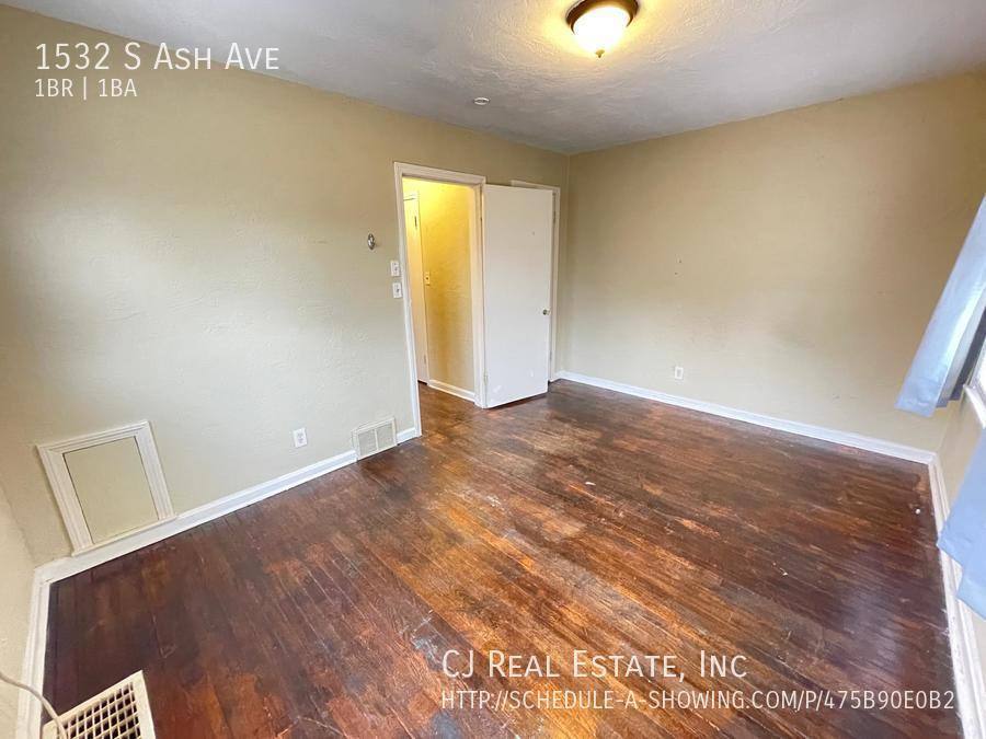House for rent at 1532 S Ash Ave, Independence, MO 64052