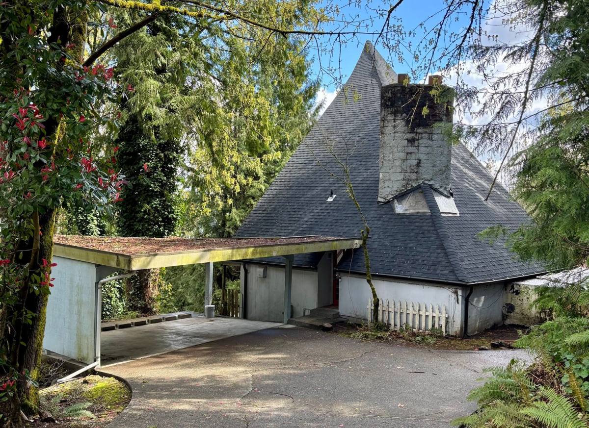 House for rent at 17238 SE 42nd Place, Bellevue, WA 98006