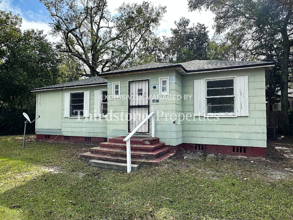 House for rent at 562 W 49th St, Jacksonville, FL 32208