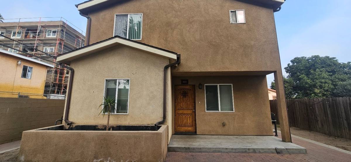 Apartment for rent at 611 E 75th St, Los Angeles, CA 90001