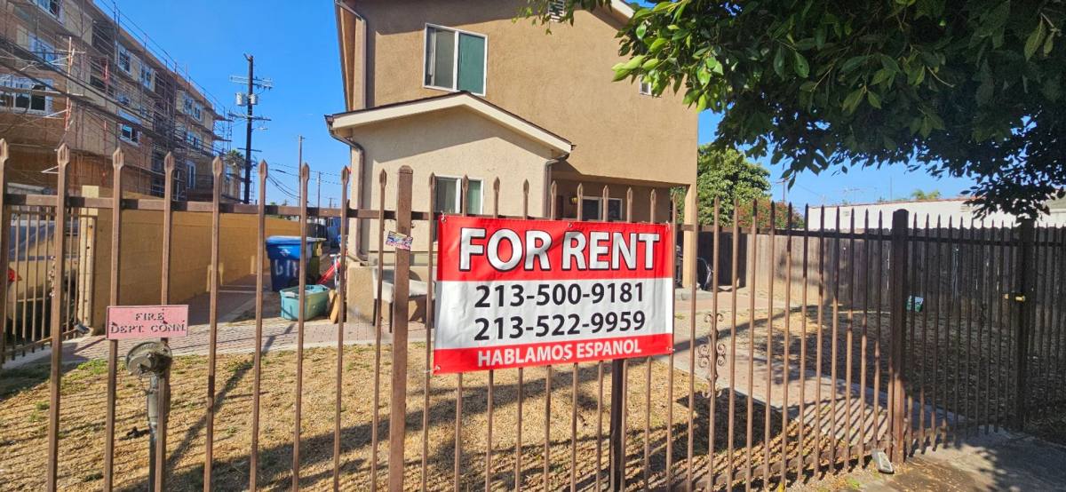 Apartment for rent at 611 E 75th St, Los Angeles, CA 90001