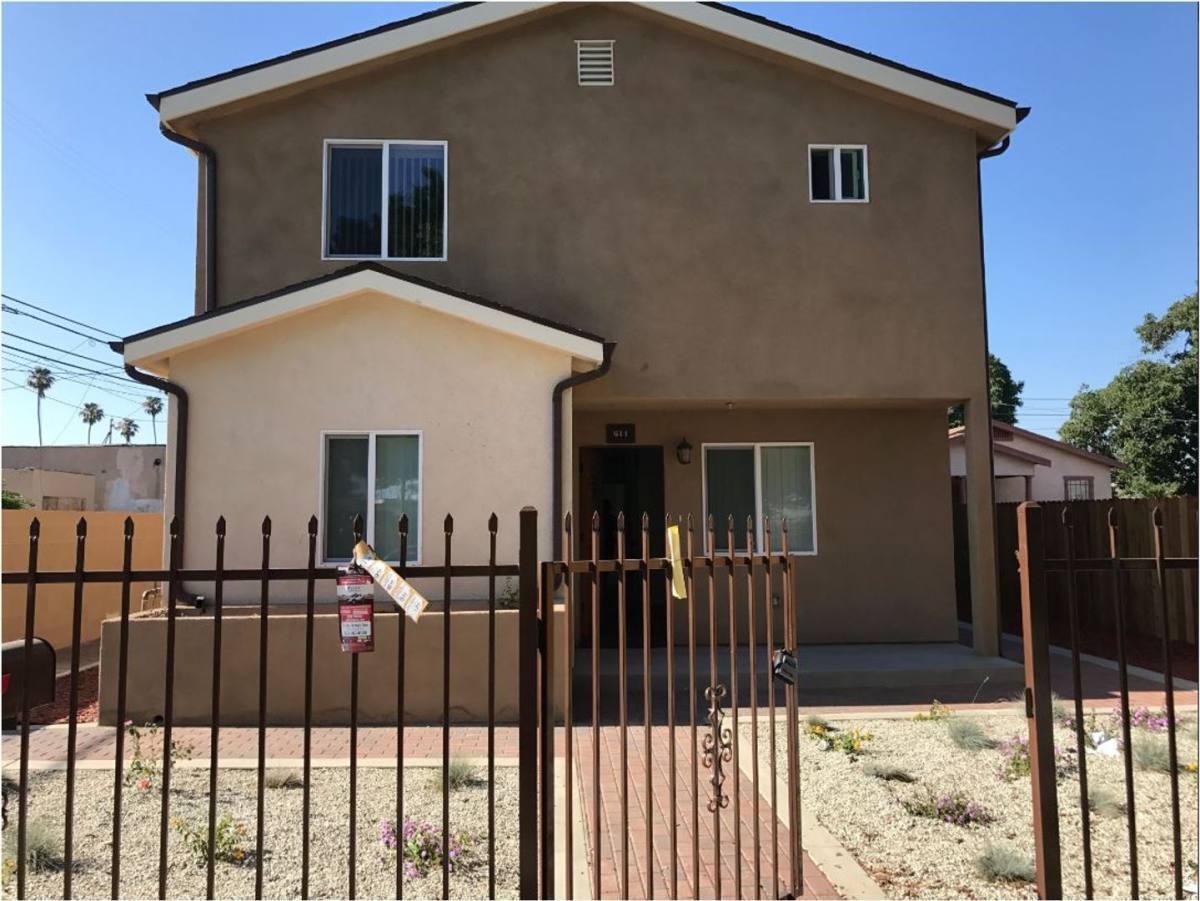 Apartment for rent at 611 E 75th St, Los Angeles, CA 90001
