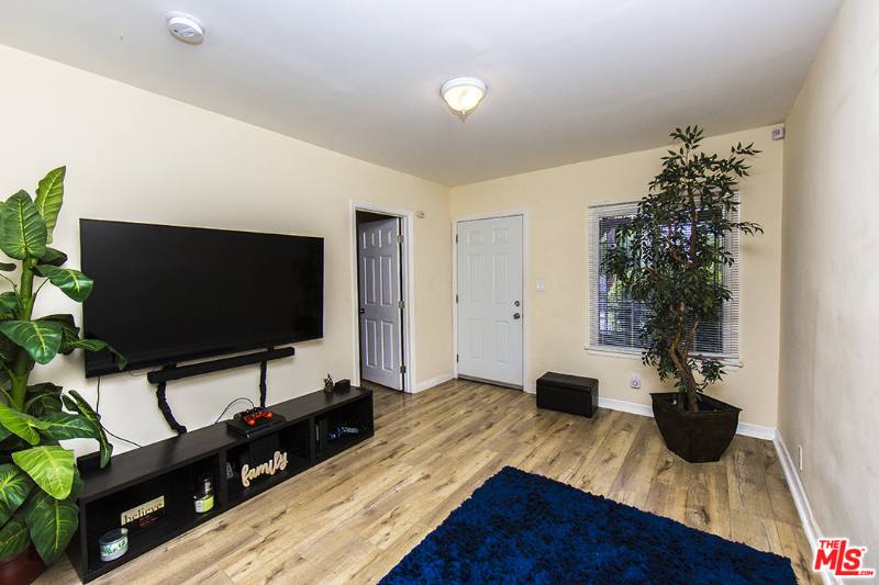 Townhouse for rent at 921 W 83rd St, Los Angeles, CA 90044