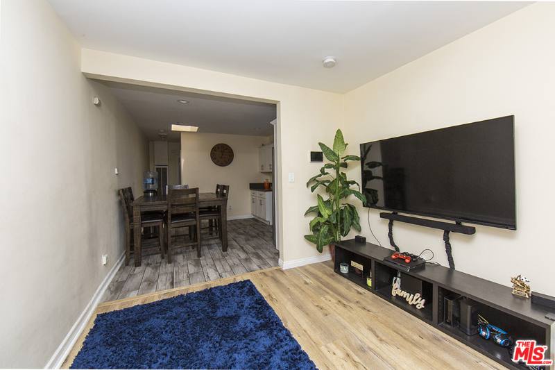 Townhouse for rent at 921 W 83rd St, Los Angeles, CA 90044