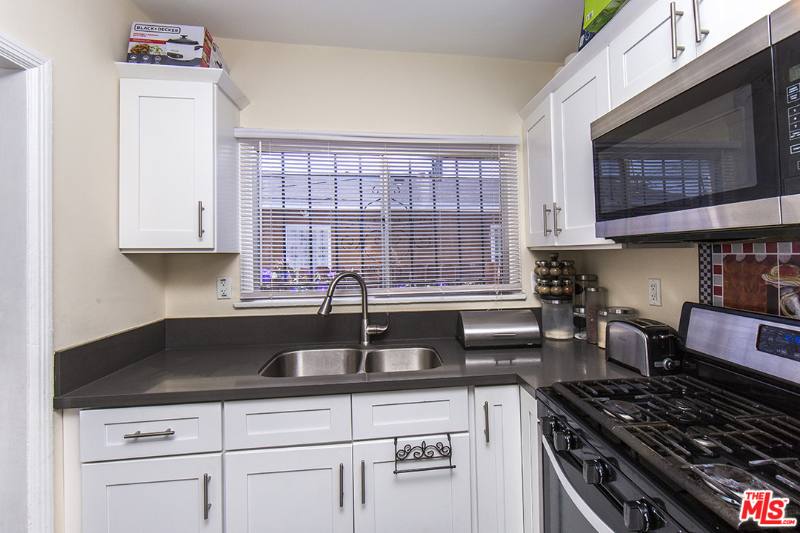 Townhouse for rent at 921 W 83rd St, Los Angeles, CA 90044