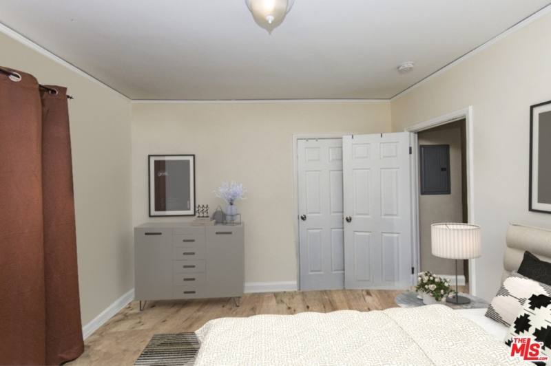 Townhouse for rent at 921 W 83rd St, Los Angeles, CA 90044