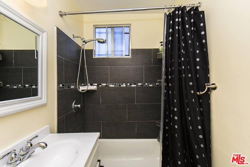 Townhouse for rent at 921 W 83rd St, Los Angeles, CA 90044