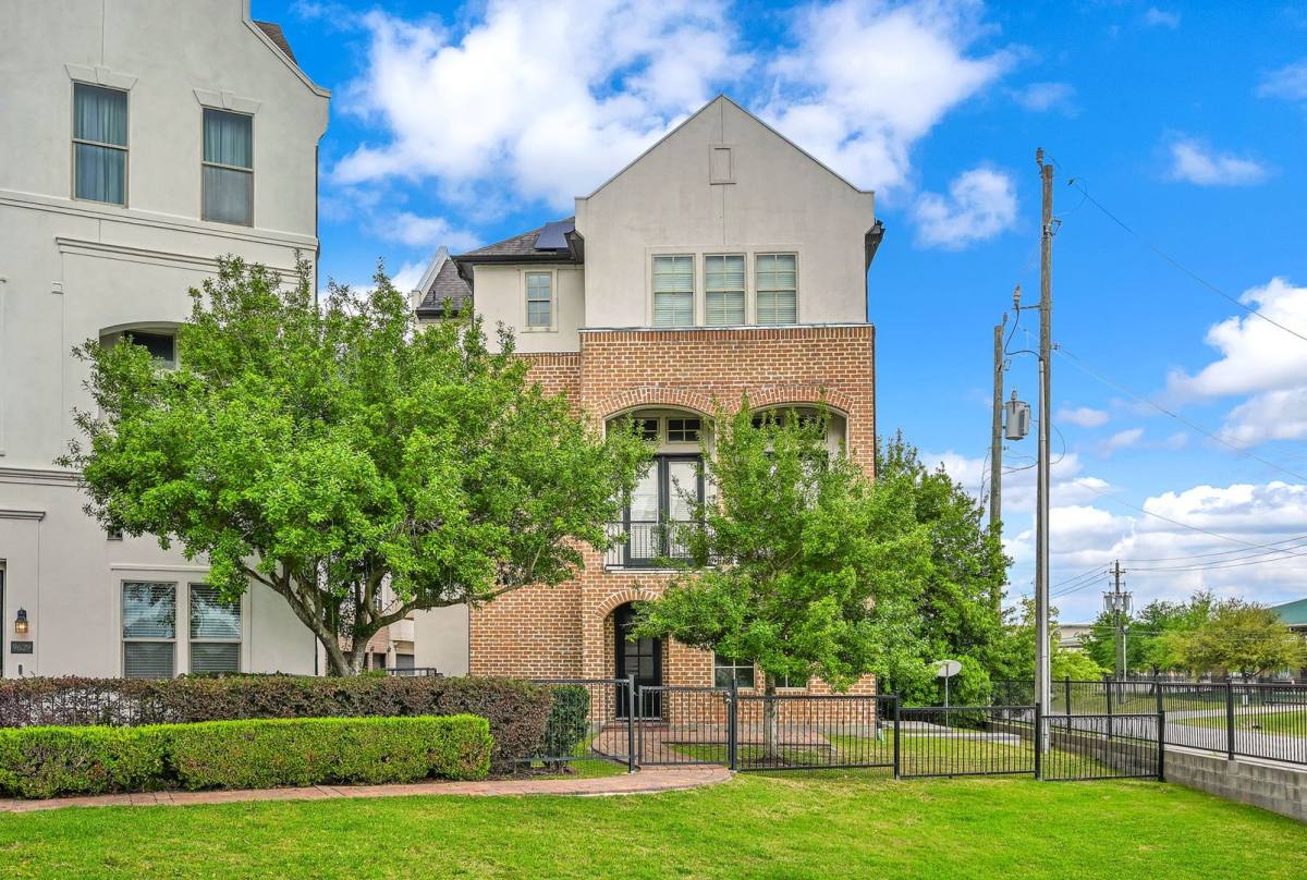 House for rent at 9644 Knight Rd, Houston, TX 77045