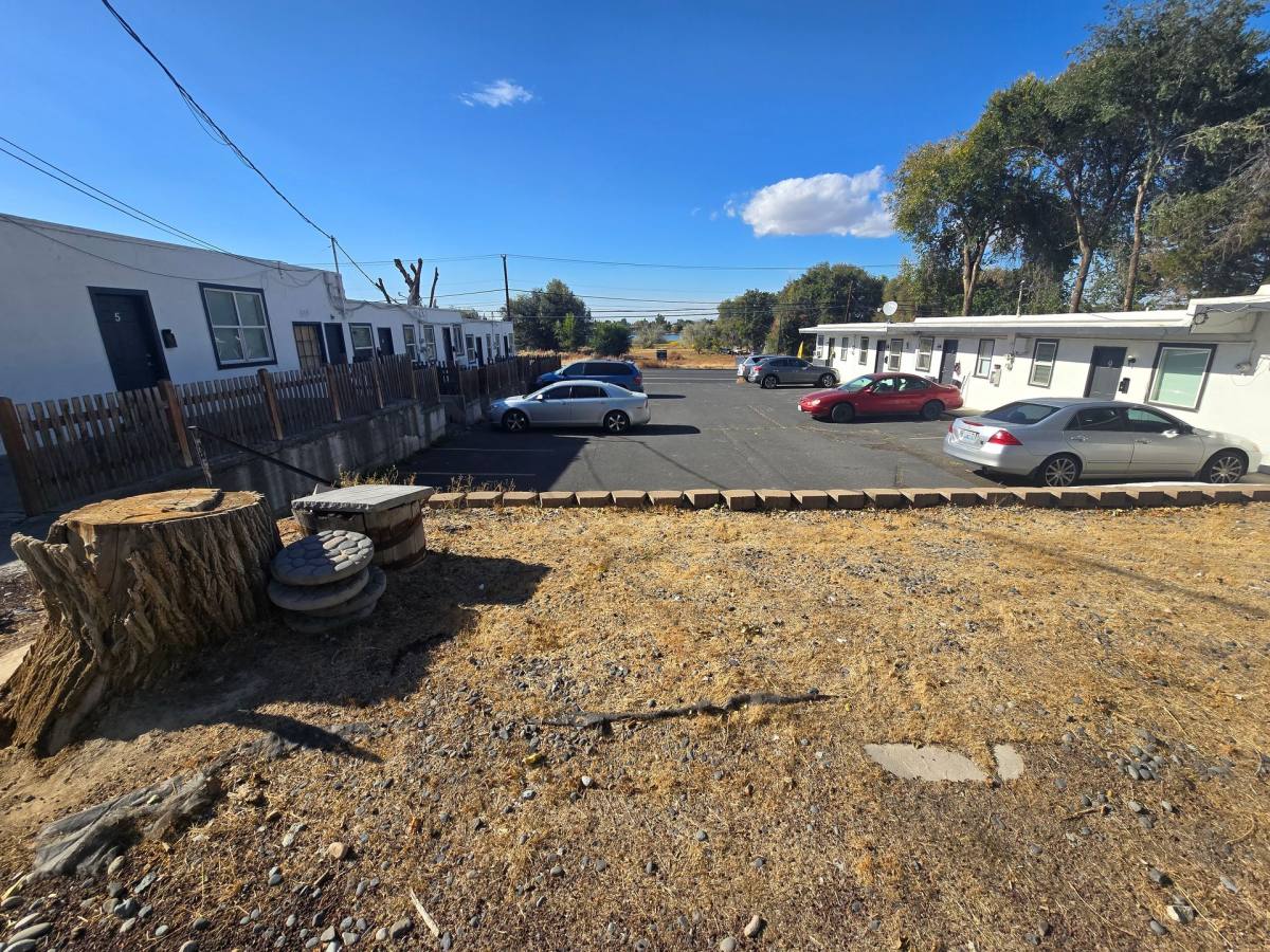Apartment for rent at 1029 S Division St, Moses Lake, WA 98837