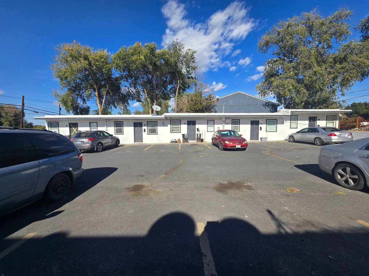 Apartment for rent at 1029 S Division St, Moses Lake, WA 98837
