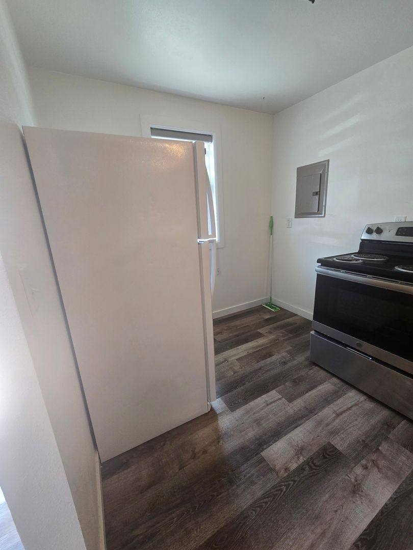 Apartment for rent at 1029 S Division St, Moses Lake, WA 98837