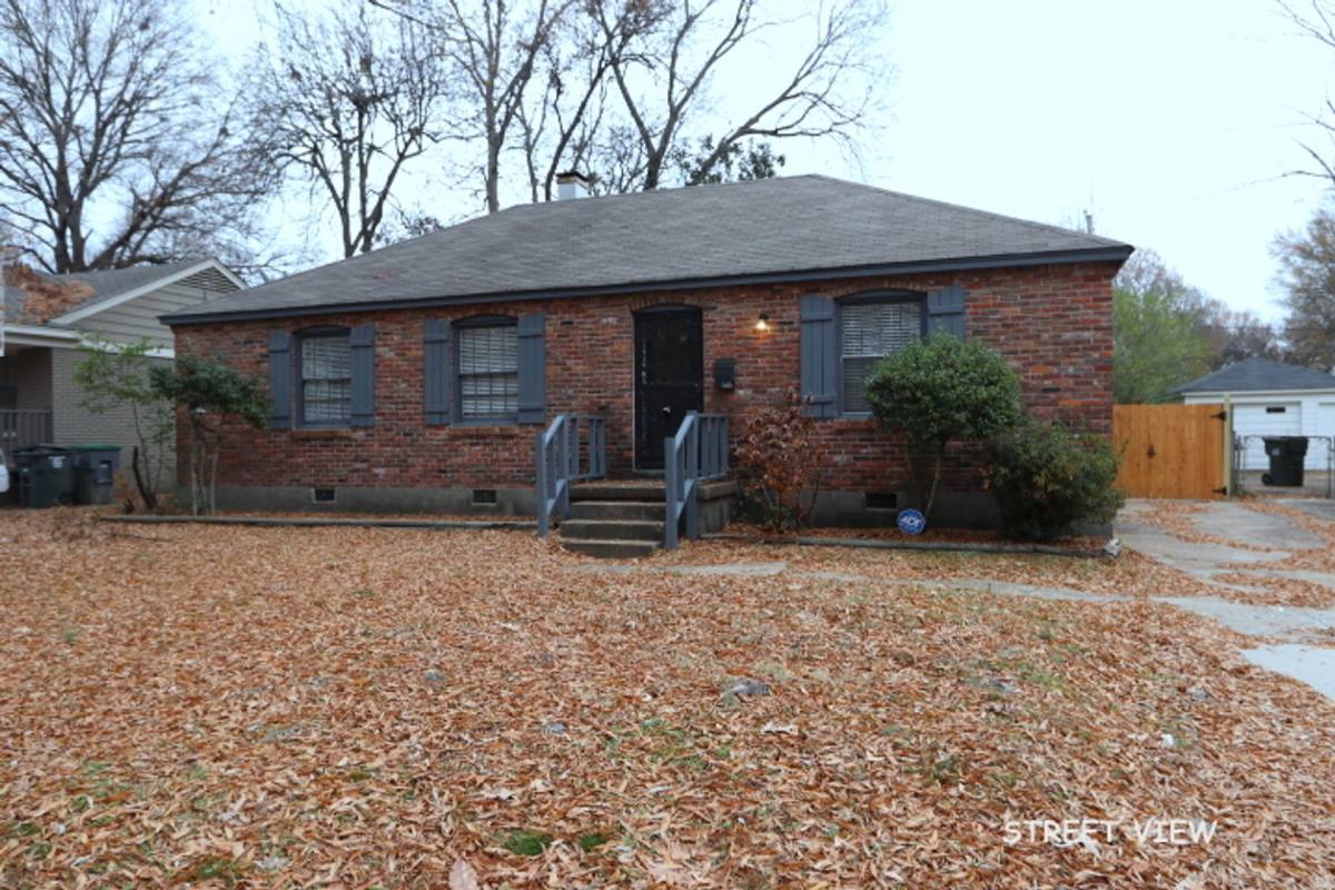House for rent at 1648 Ivy Rd, Memphis, TN 38117