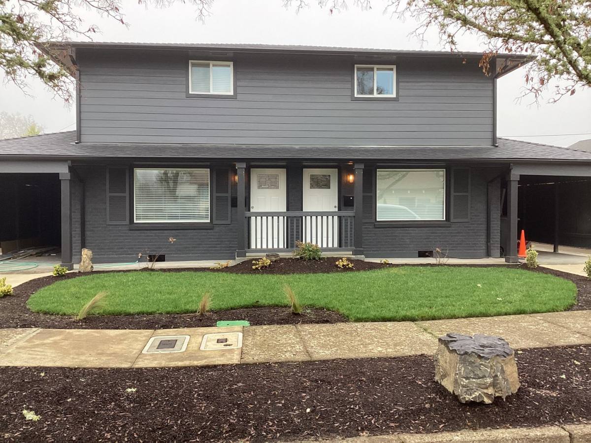 Townhouse for rent at 1332 8th Ave SW, Albany, OR 97321