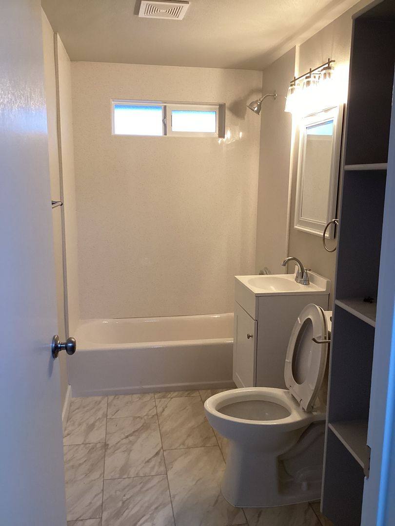 Townhouse for rent at 1332 8th Ave SW, Albany, OR 97321