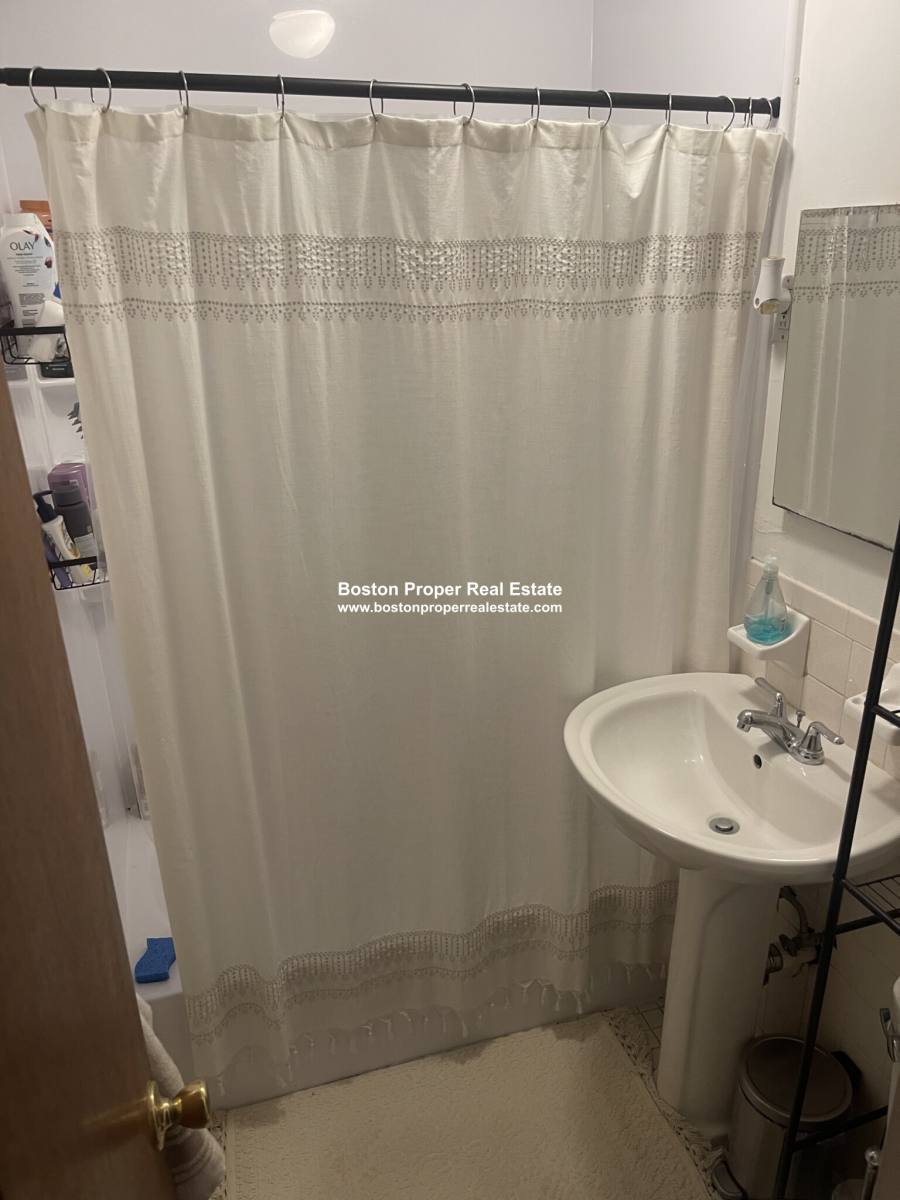 Apartment for rent at 379 Marlborough St #5, Boston, MA 02115