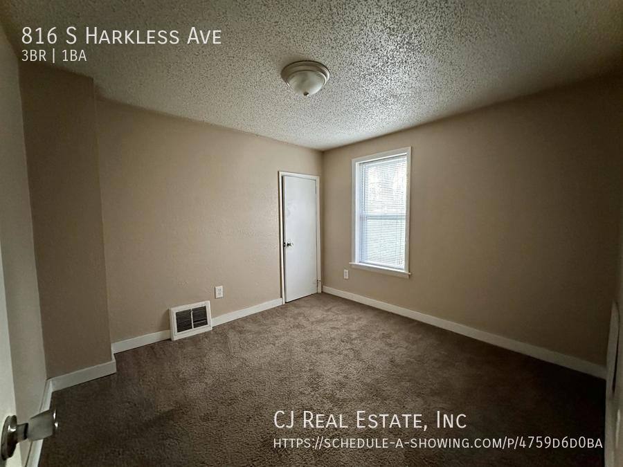 House for rent at 816 S Harkless Ave, Independence, MO 64050
