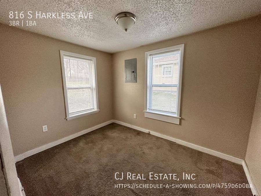 House for rent at 816 S Harkless Ave, Independence, MO 64050