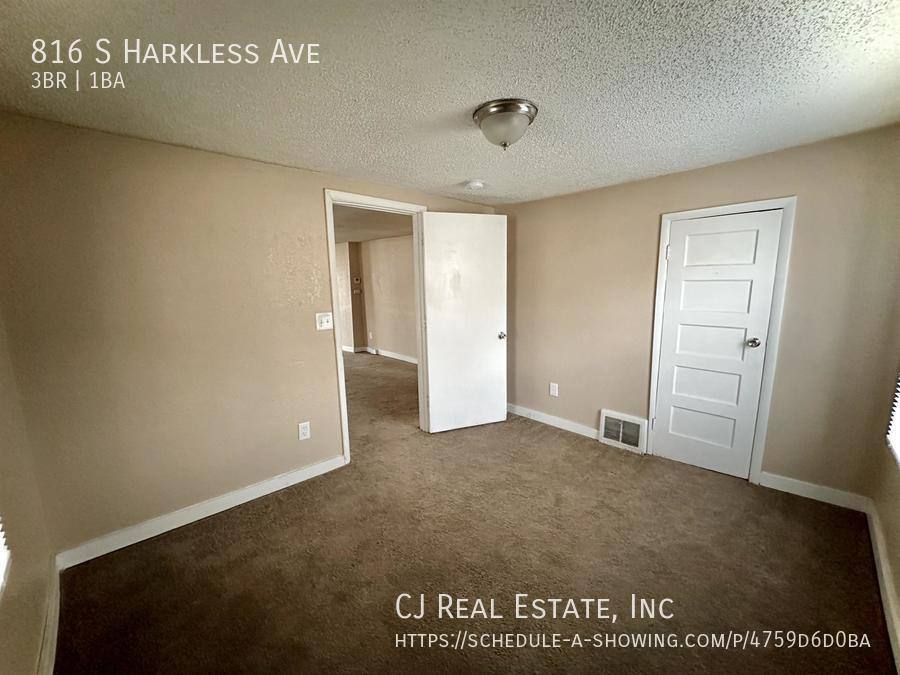 House for rent at 816 S Harkless Ave, Independence, MO 64050