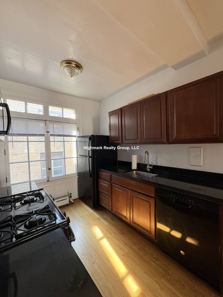 Apartment for rent at 907 Elmwood Ave #F3, Evanston, IL 60202