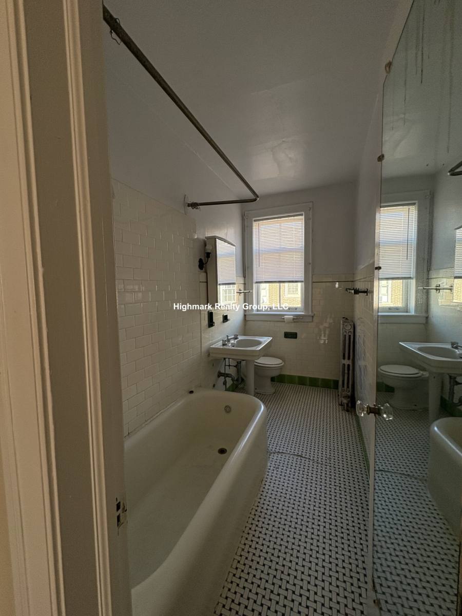 Apartment for rent at 907 Elmwood Ave #F3, Evanston, IL 60202