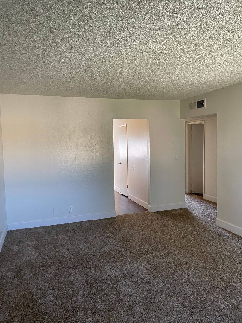 Apartment for rent at 3042 E Dayton, Fresno, CA 93726