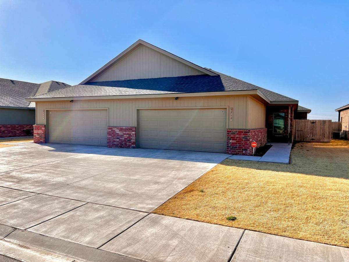 Townhouse for rent at 1717 102nd St, Lubbock, TX 79423