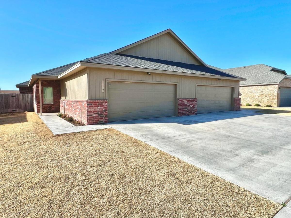 Townhouse for rent at 1717 102nd St, Lubbock, TX 79423