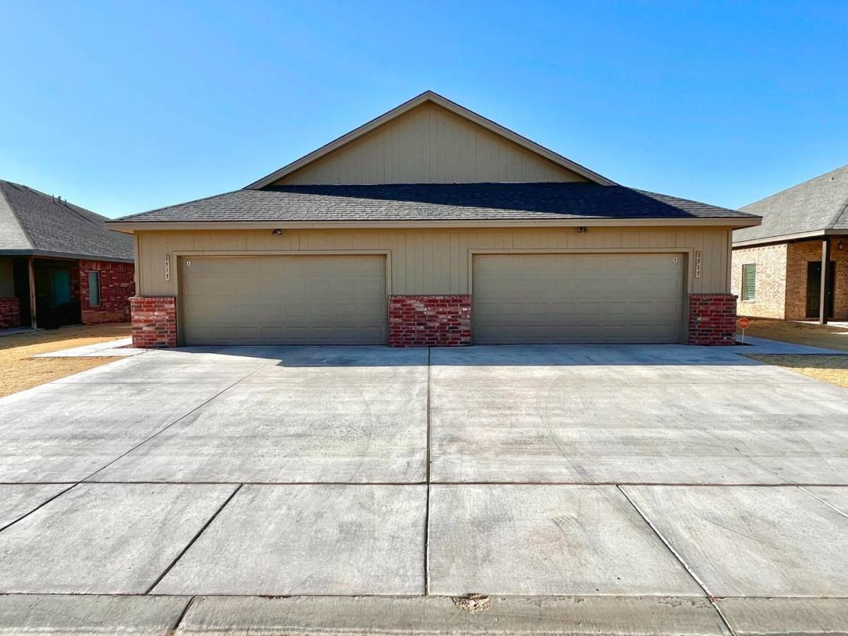 Townhouse for rent at 1717 102nd St, Lubbock, TX 79423