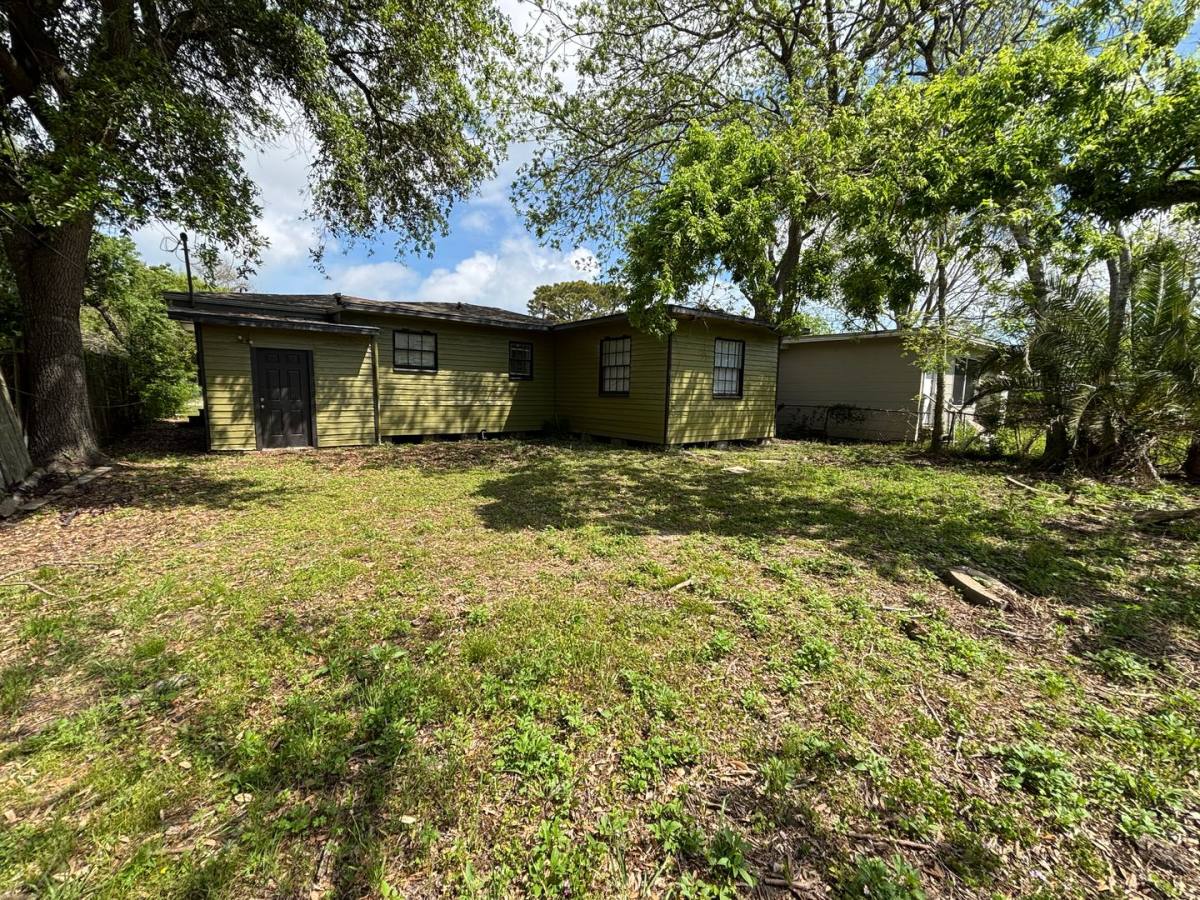 House for rent at 45 17th Ave N, Texas City, TX 77590