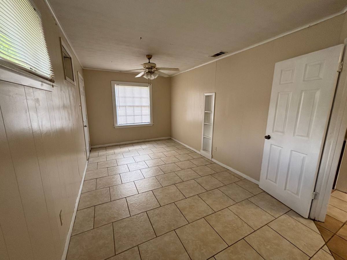 House for rent at 45 17th Ave N, Texas City, TX 77590