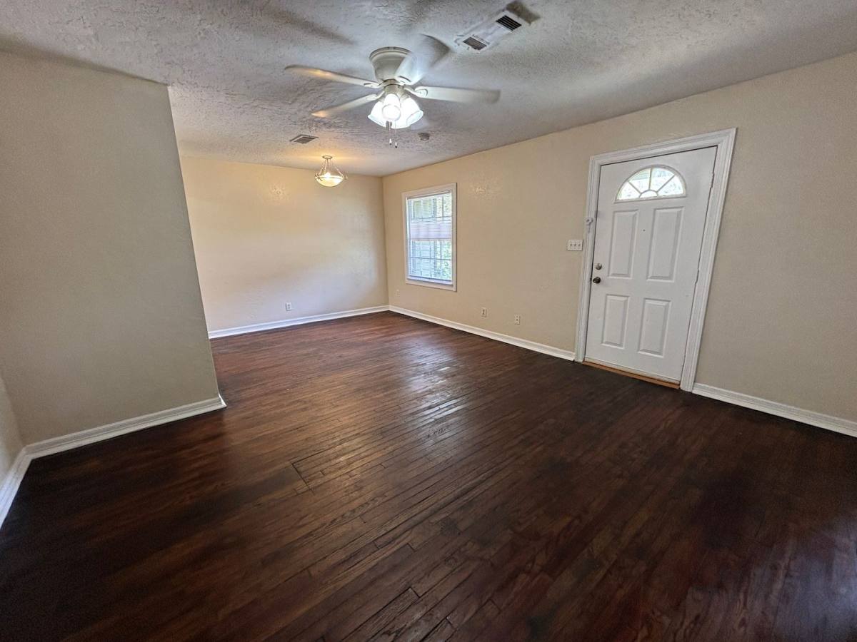 House for rent at 45 17th Ave N, Texas City, TX 77590