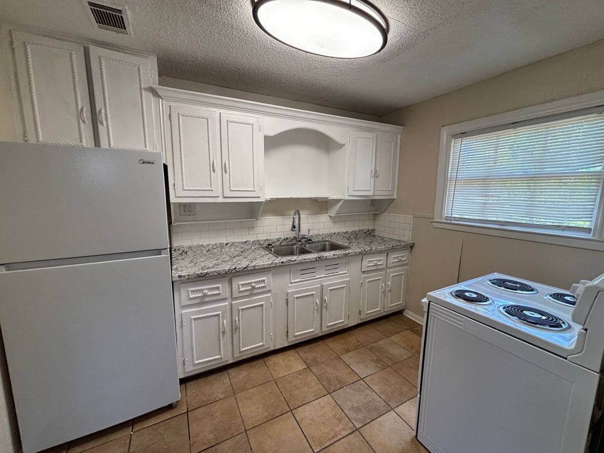 House for rent at 45 17th Ave N, Texas City, TX 77590