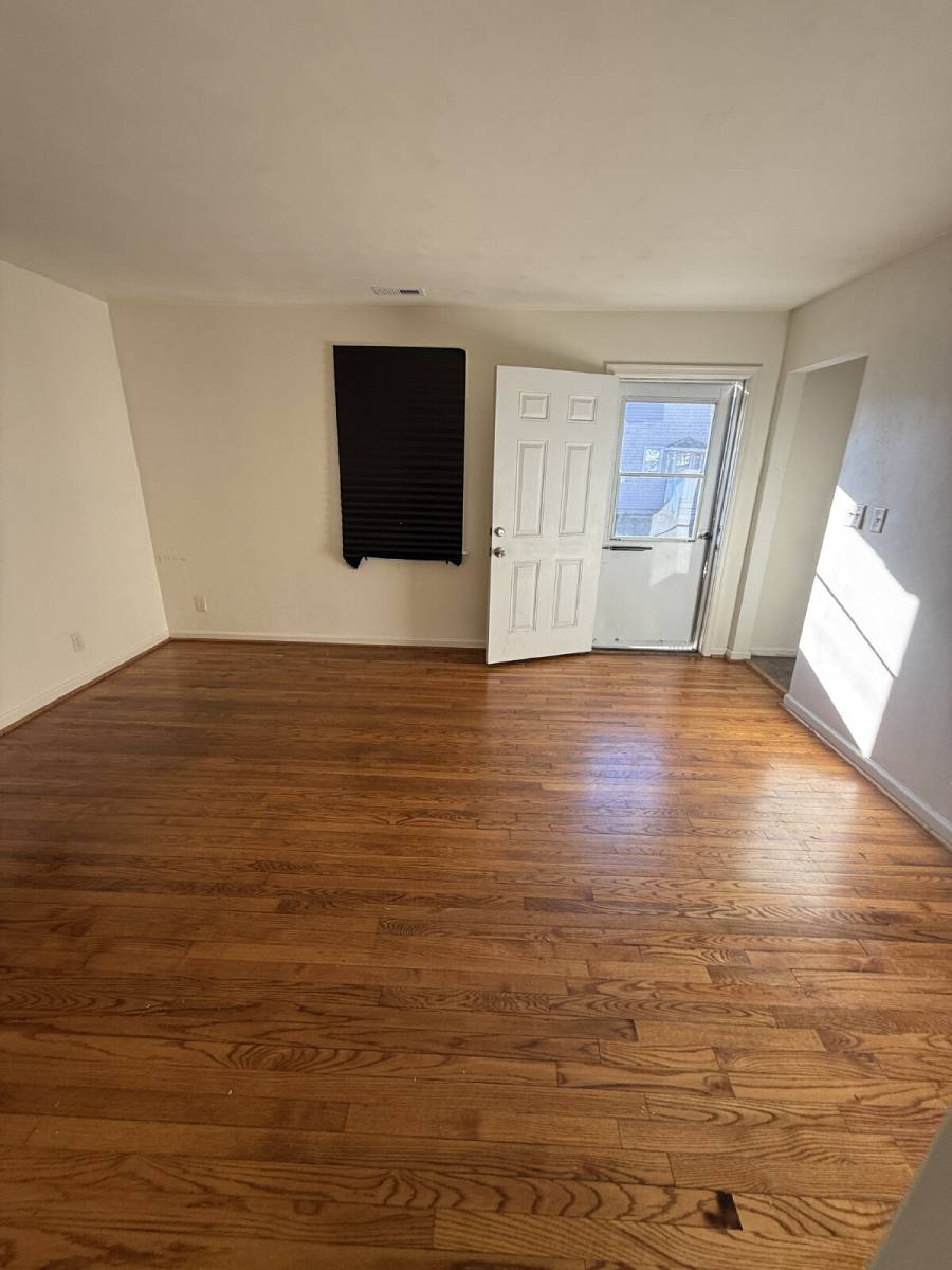 Townhouse for rent at 201 Glendale Ave #B, Norfolk, VA 23505