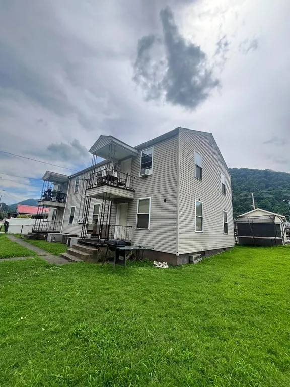 Apartment for rent at 318 Maple St #6, Smithers, WV 25186