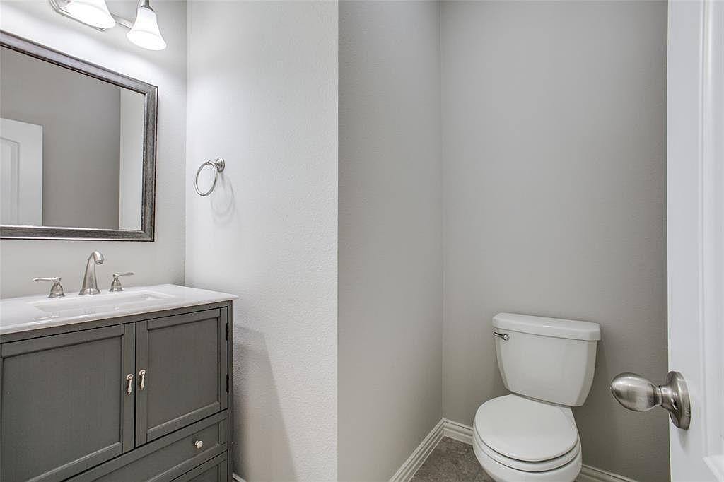 Townhouse for rent at 1946 Timber Oaks Dr, Garland, TX 75040