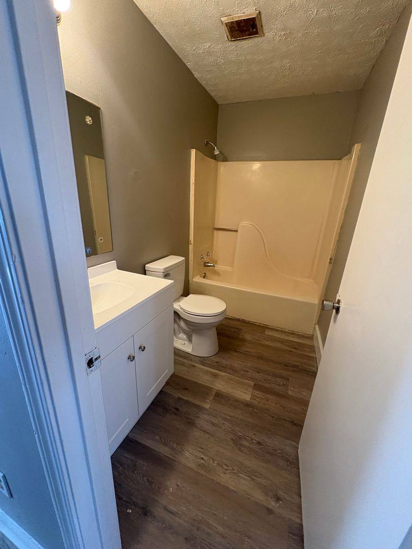 Apartment for rent at 2038 Rock Creek Rd, Bowling Green, KY 42104