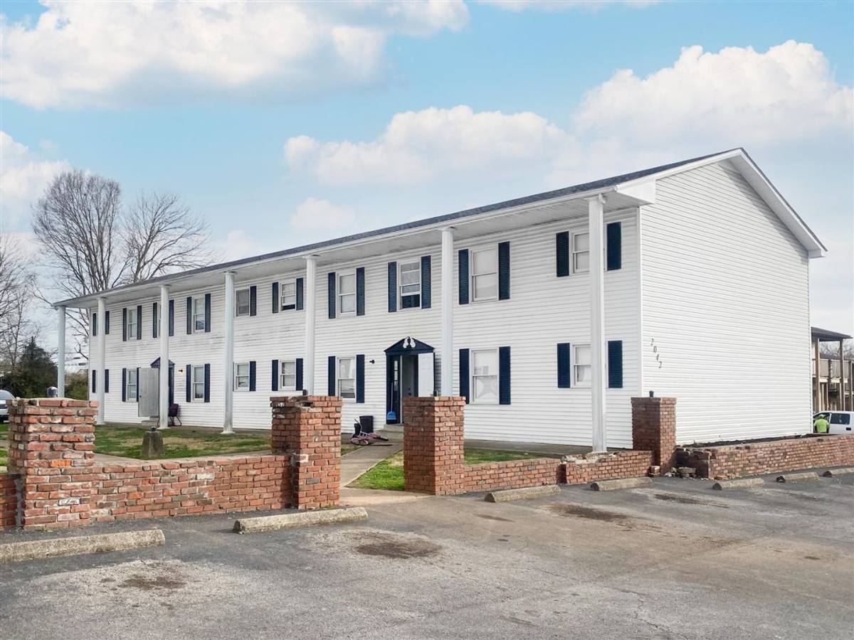 Apartment for rent at 2038 Rock Creek Rd, Bowling Green, KY 42104