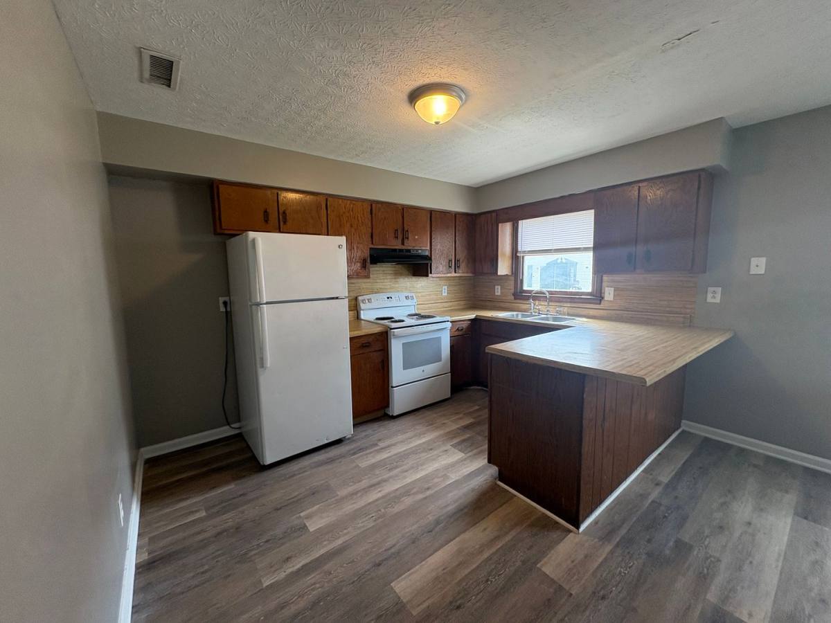 Apartment for rent at 2038 Rock Creek Rd, Bowling Green, KY 42104