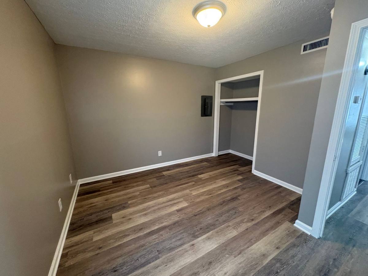 Apartment for rent at 2038 Rock Creek Rd, Bowling Green, KY 42104