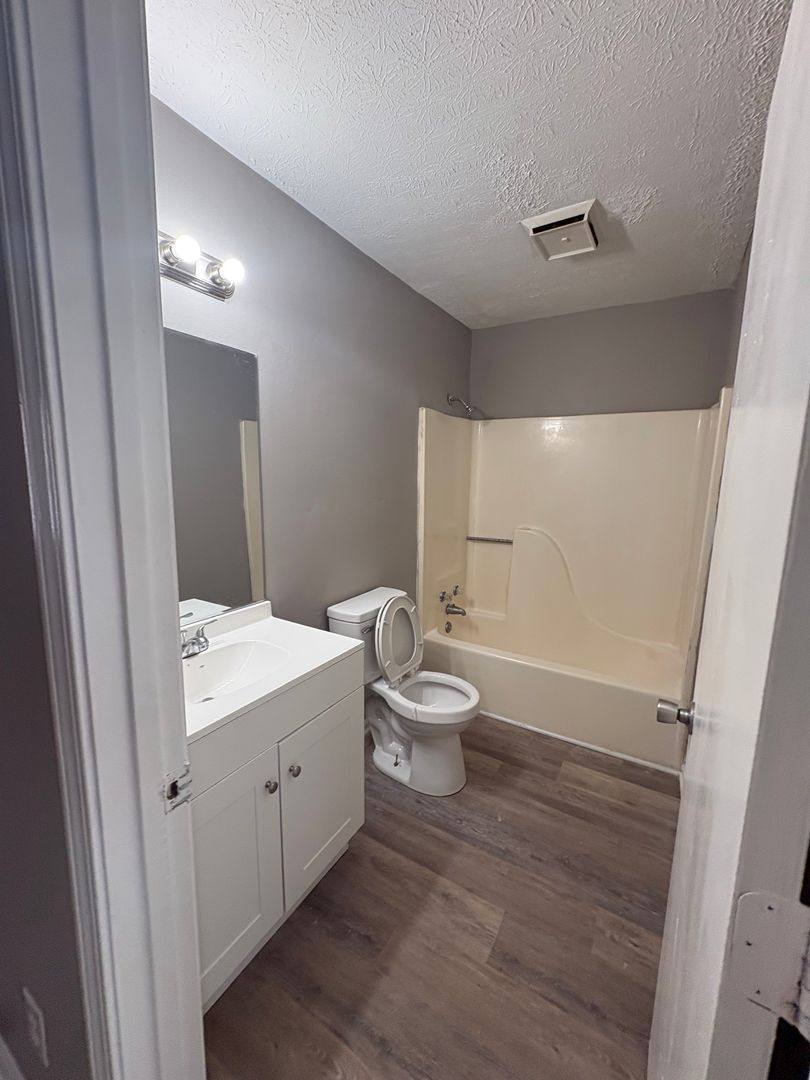 Apartment for rent at 2038 Rock Creek Rd, Bowling Green, KY 42104