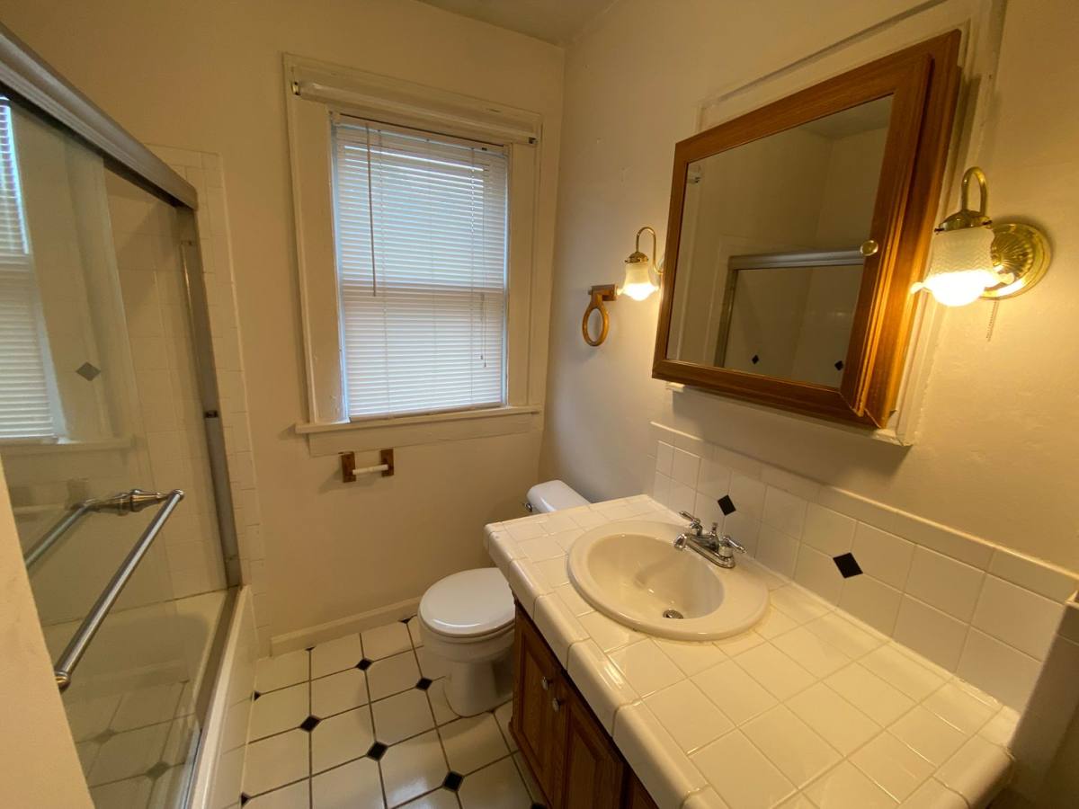 Apartment for rent at 2498 Indianola Ave, Columbus, OH 43202
