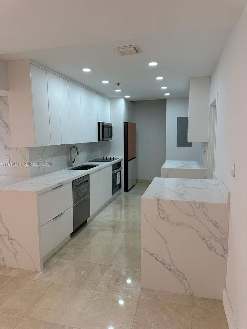Apartment for rent at 251 Crandon Blvd, Key Biscayne, FL 33149