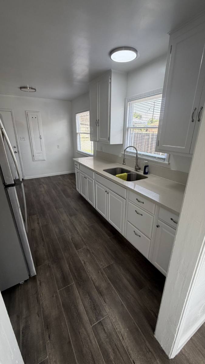 House for rent at 1400 Maitland Dr, Bakersfield, CA 93304