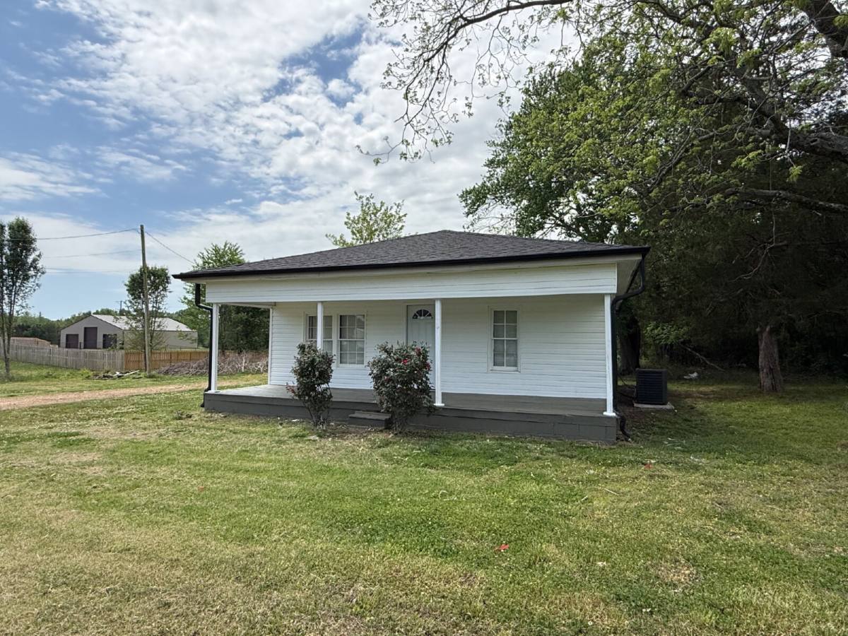 House for rent at 23391 Mooresville Rd, Athens, AL 35613